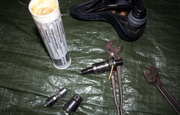 Installing sealed cartridge bottom bracket